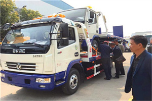 高陵汽车道路救援拖车价格